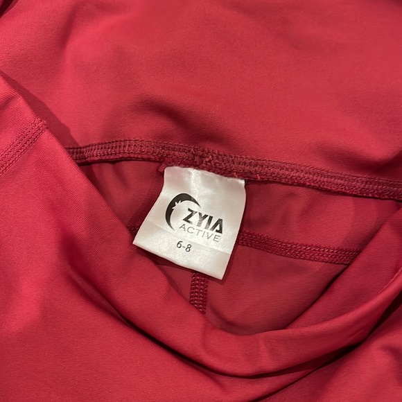 Zyia Merlot Pocket Reflective Light n Luxe 7/8  leggings, size 6-8 - Picture 7 of 9